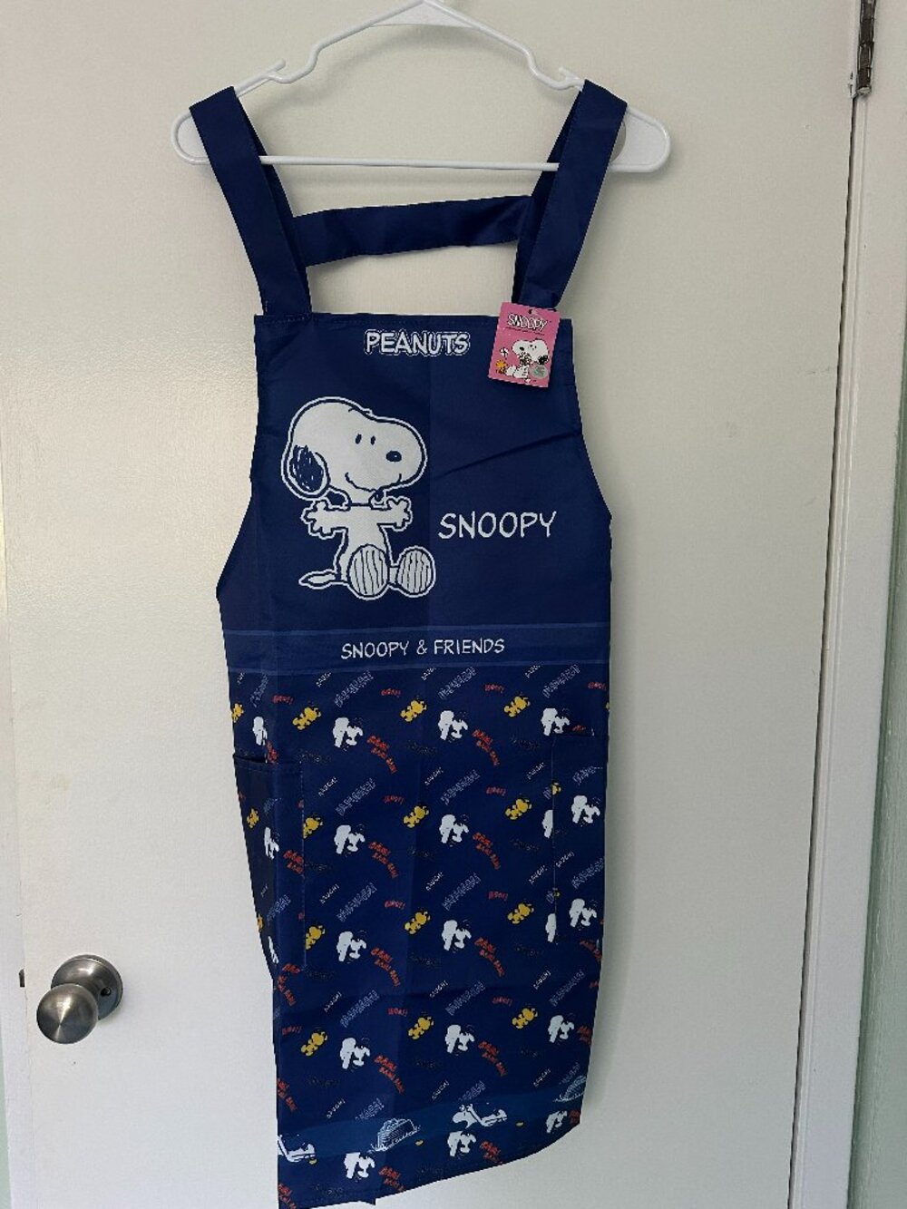 Brand New Peanuts Snoopy Nylon Apron with Pockets